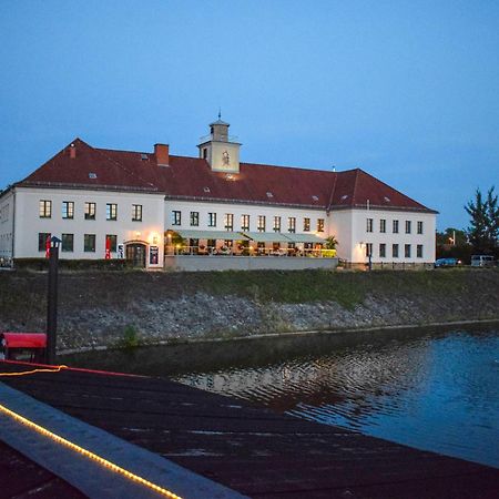 Restaurant Und Pension Alberthafen Dresden Eksteriør billede
