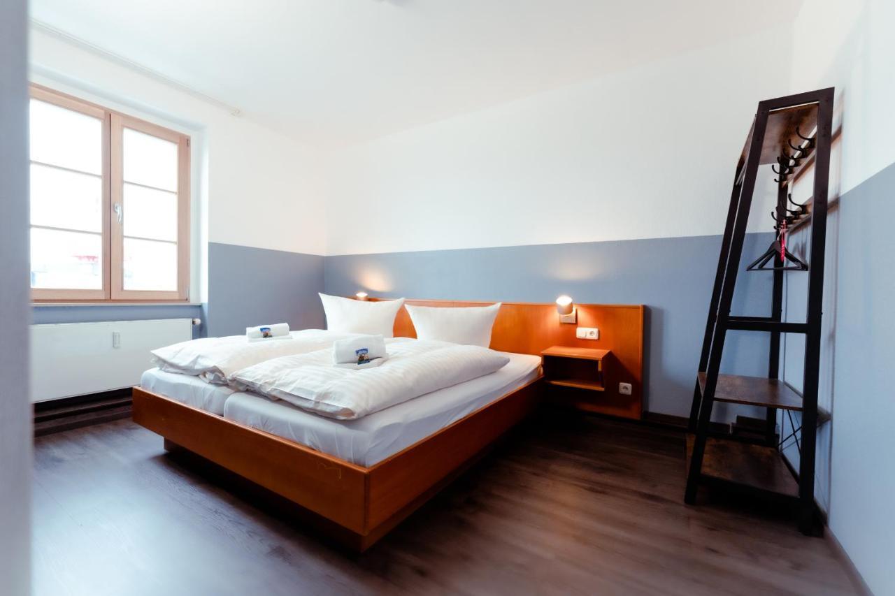 Restaurant Und Pension Alberthafen Dresden Eksteriør billede